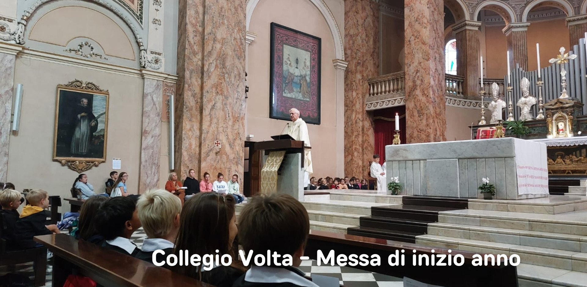 Monsignor Gianni Cesena parla agli alunni del Collegio Volta di Lecco